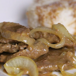 حضري الكبدة بتتبيلة الدقيق والبصل