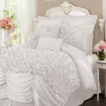 تشكيلة موديلات من مفرش سرير العروسة باللون الأبيض