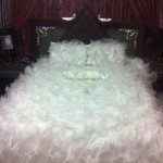 تشكيلة موديلات من مفرش سرير العروسة باللون الأبيض