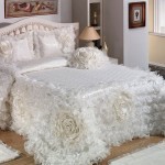 تشكيلة موديلات من مفرش سرير العروسة باللون الأبيض