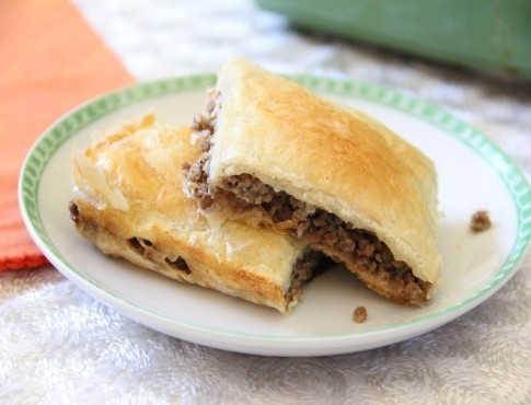 عمل الجلاش باللحمة المفرومة بالصور