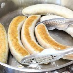 ألذ وصفة لعمل صينية السجق مع البطاطس المهروسة