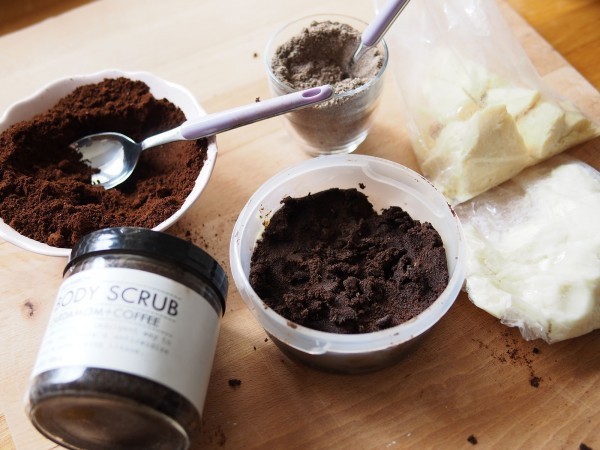 طريقة عمل مقشر للجسم من الفانيليا والسكر طريقة عمل مقشر للجسم من الفانيليا والسكر