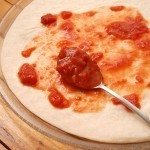 طريقة عمل بيتزا الببروني بالصور طريقة عمل بيتزا الببروني بالصور