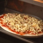 طريقة عمل بيتزا الببروني بالصور طريقة عمل بيتزا الببروني بالصور