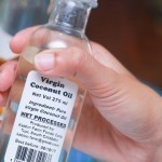 تقشير الشفاه بمقشر من صنع يديك