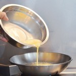 طريقة عمل بيض سكرامبل بالجبنة بالصور