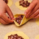 وصفة عمل السمبوسة باللحم المفروم بالصور