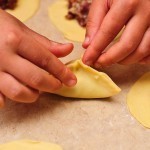 وصفة عمل السمبوسة باللحم المفروم بالصور