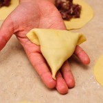 وصفة عمل السمبوسة باللحم المفروم بالصور