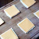 طريقة عمل لفائف الجبن المشوية الصحية واللذيذة