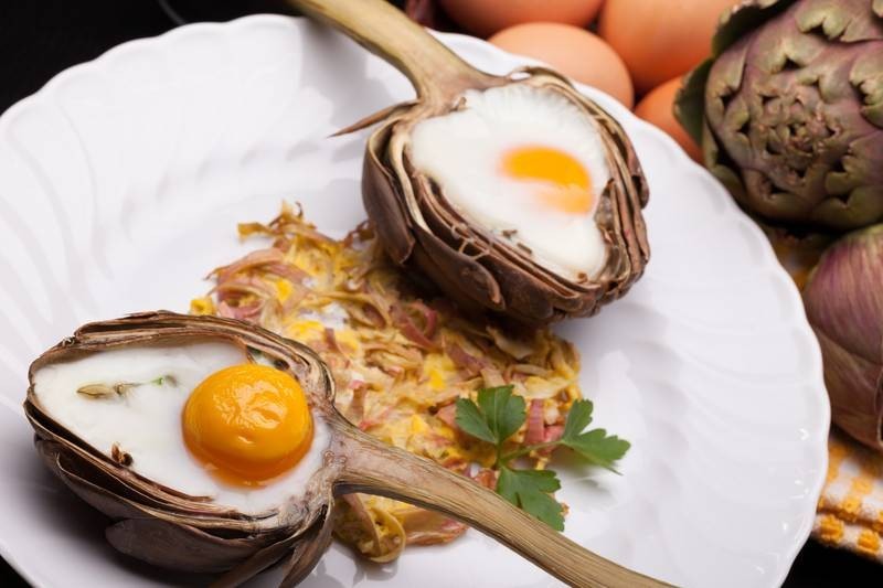 طريقة عمل البيض المخبوز في الخرشوف بالصور طريقة عمل البيض المخبوز في الخرشوف بالصور