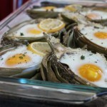 طريقة عمل البيض المخبوز في الخرشوف بالصور