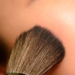 طريقة وضع مكياج العيون الزرقاء بشكل جذاب