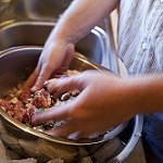 طريقة عمل السجق البلدى بالصور