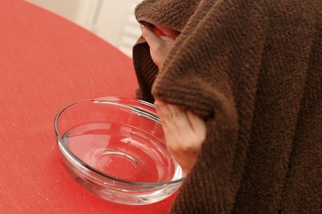 بالصور طريقة عمل حمام البخار للوجه وفوائد البخار لك