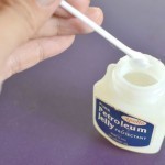 طرق بسيطة تساعد في إزالة مكياج العين