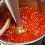 طريقة عمل صلصة البيتزا وتخزينها بالصور