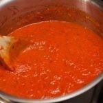 طريقة عمل صلصة البيتزا وتخزينها بالصور