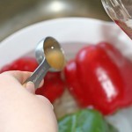 الطريقة الصحيحة في غسل الخضروات والفاكهة الطريقة الصحيحة في غسل الخضروات والفاكهة