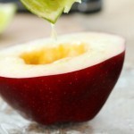 بالصور طريقة أكواب التفاح مع القرفة والمكسرات وجوز الهند