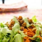 وصفة سهلة لعمل سلطة الحمص بالصور