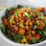 وصفة سهلة لعمل سلطة الحمص بالصور