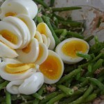 طريقة عمل سلطة الفاصوليا والبطاطس بالتونة والبيض