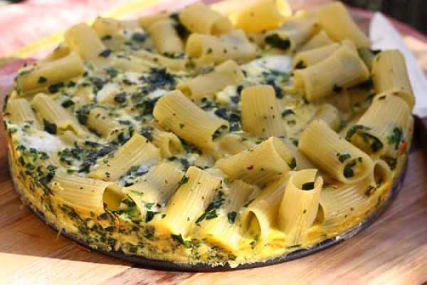 عمل كيكة المكرونة بالصور