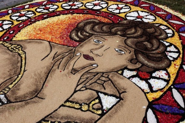 مهرجان الزهور في انفيوراتا في ايطاليا