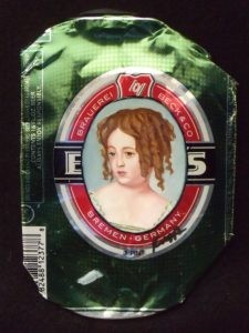 صناعة الفنون من القمامة