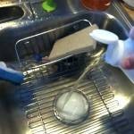 كيفية تنظيف الحوض وبالوعة المطبخ بالليمون