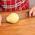 عشاء خفيف الكمثري بالجبن الريكفورد في الفرن