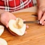 عشاء خفيف الكمثري بالجبن الريكفورد في الفرن