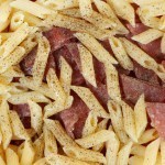 بالصور جهزي سلطة المكرونة “الباستا” مع شرائح اللحم