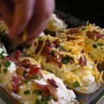 تحضير بطاطس مشوية بالفرن مع الجبن واللحم وصفة شهية تحضير بطاطس مشوية بالفرن مع الجبن واللحم وصفة شهية