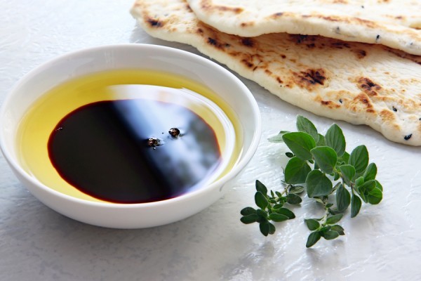 فوائد وإستخدامات الخل البلسمي فوائد وإستخدامات الخل البلسمي