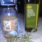 كيفية تقوية الشعر بزيت أكليل الجبل كيفية تقوية الشعر بزيت أكليل الجبل