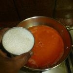 عمل مربي الطماطم بالصور