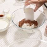 عمل دونات الشيكولاتة بالصور