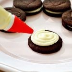 عمل بسكويت أوريو في المنزل بالصور