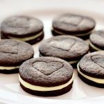 عمل بسكويت أوريو في المنزل بالصور