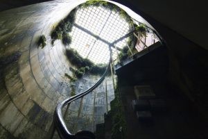 قاعة أثرية فخمة تحت المياه في بيرني مادوف الفيكتوري قاعة أثرية فخمة تحت المياه في بيرني مادوف الفيكتوري