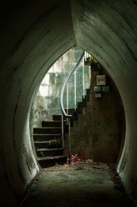 قاعة أثرية فخمة تحت المياه في بيرني مادوف الفيكتوري قاعة أثرية فخمة تحت المياه في بيرني مادوف الفيكتوري