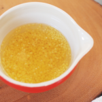 ترطيب الشفاه ببسلم العسل ” طريقة عمله “