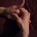 علاج فوري وسريع: تدليك اليد والأصابع لتخفيف الألم بالصور علاج فوري وسريع: تدليك اليد والأصابع لتخفيف الألم بالصور