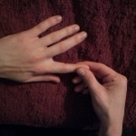 علاج فوري وسريع: تدليك اليد والأصابع لتخفيف الألم بالصور علاج فوري وسريع: تدليك اليد والأصابع لتخفيف الألم بالصور