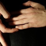 علاج فوري وسريع: تدليك اليد والأصابع لتخفيف الألم بالصور علاج فوري وسريع: تدليك اليد والأصابع لتخفيف الألم بالصور