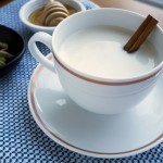 مشروب الهيل والعسل بالحليب مشروب الهيل والعسل بالحليب