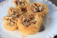 طريقة عمل الكنافة بالمكسرات بالصور